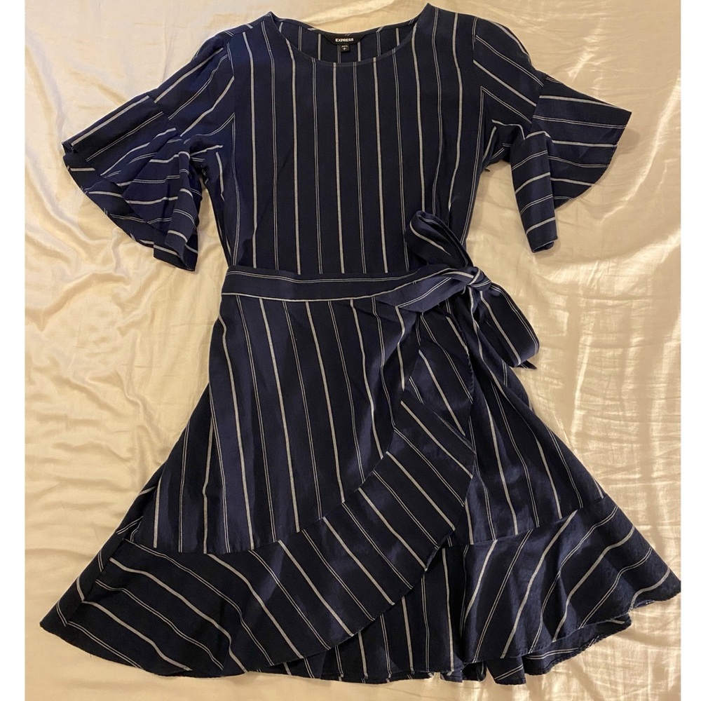 🤩 CLASSY Express pin stripe wrap around dress 🤩